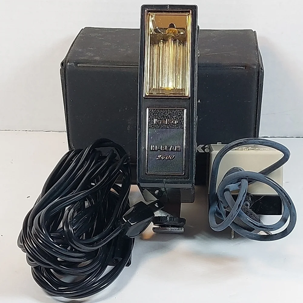 Vintage Kako Hi-Beam 2400 Camera Flash With Case AC Adapter-Power Cord Untested